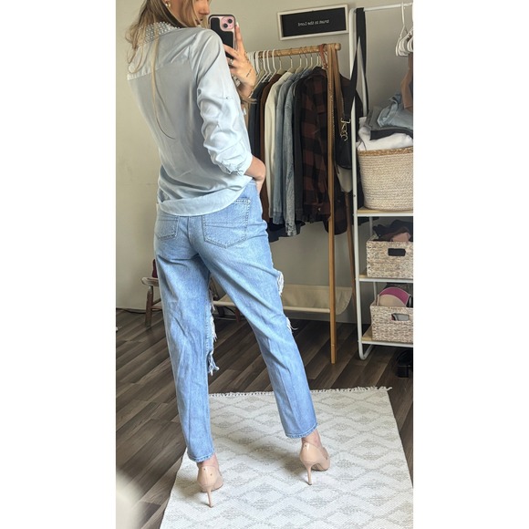 0192. American Eagle Distressed Ripped Jeans Light Wash High‎ Rise Mom Jeans - Picture 3 of 11